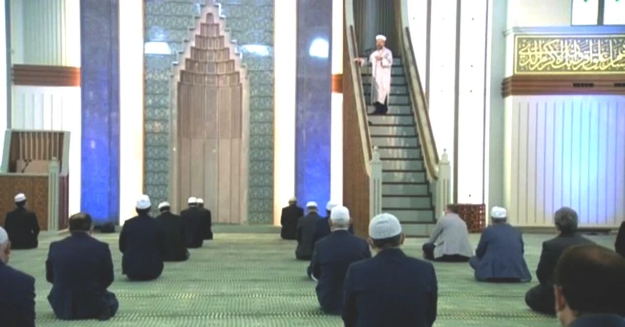 Cuma Namazı Kılınışı: Adım Adım Rehber ve Kaç Rekat Olduğu!
