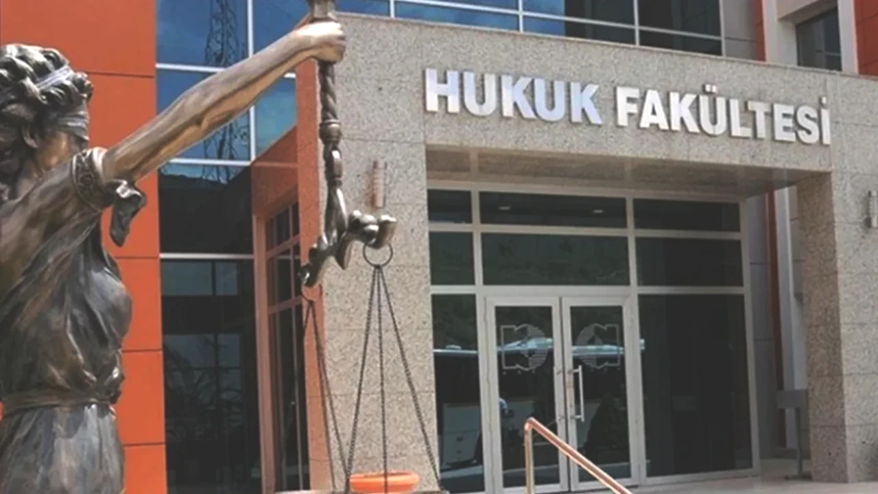 Hukuk Fakülteleri İçin Çarpıcı Gelişme! 100 Bin Barajı Resmen İptal Edildi