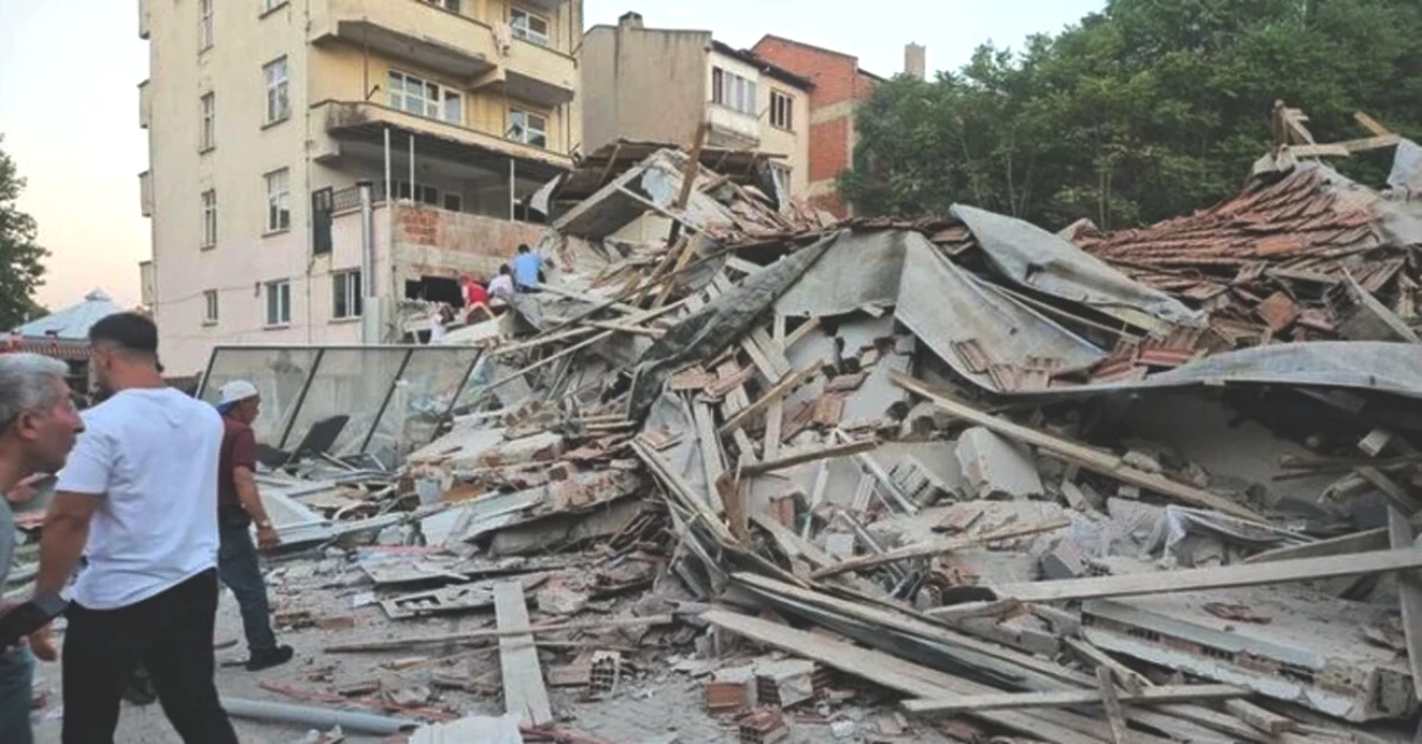 Balıkesir'de 6.1 Büyüklüğünde Deprem: Yıkılan Binalar ve Yaralılar Hakkında Bilgiler!